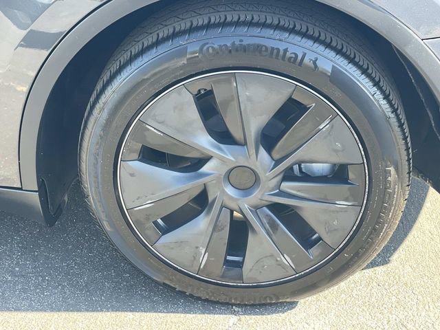 Used 2024 Tesla Model Y Long Range image 38