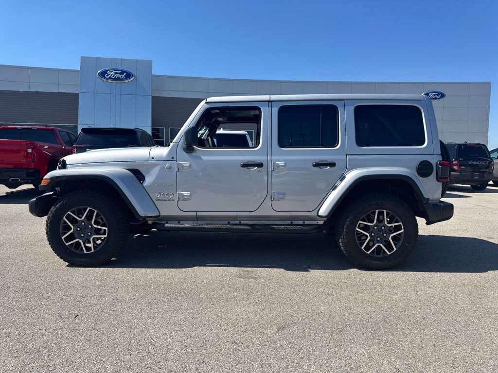 Used 2024 Jeep Wrangler Sahara w/ Technology Group image 2