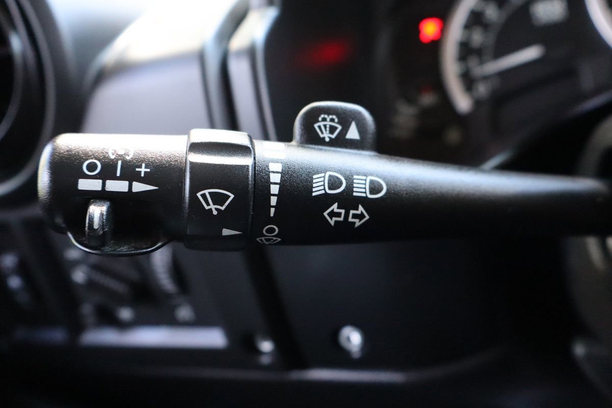 Used 2005 HUMMER H2 SUT w/ Preferred Equipment Group AWD/4WD image 33