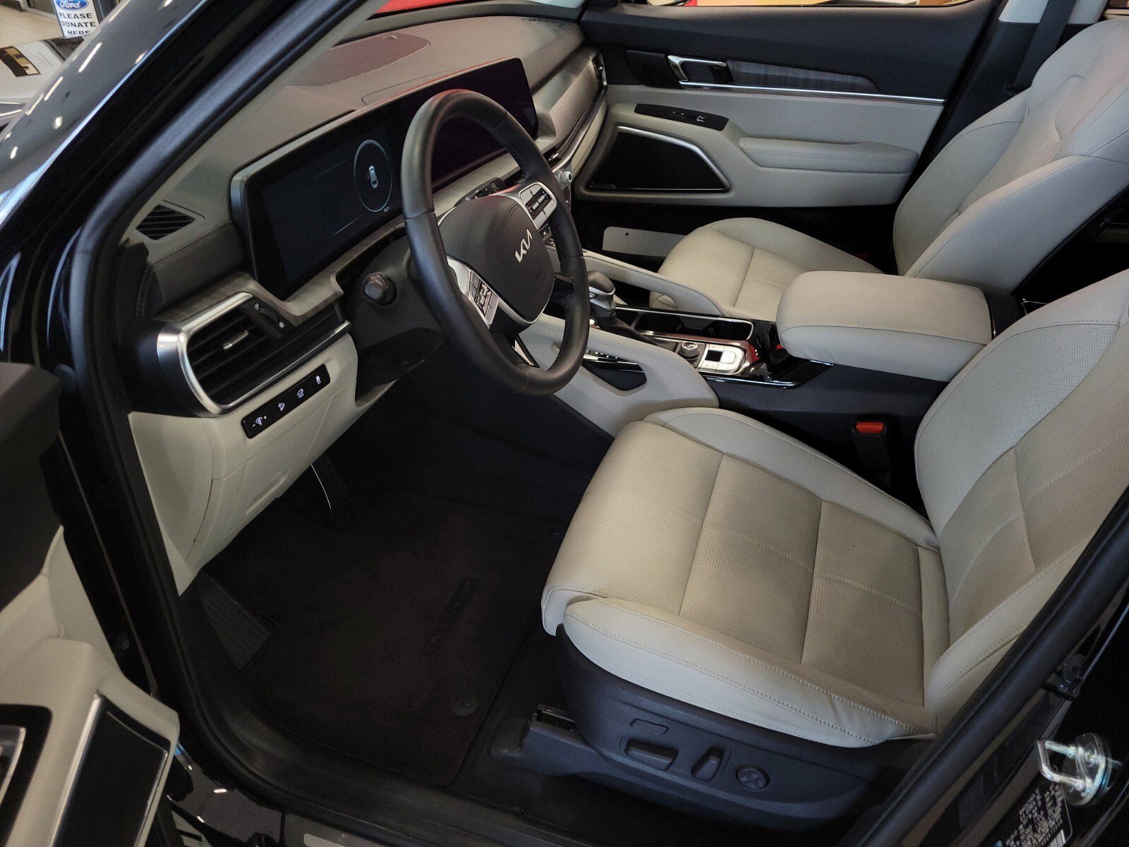 Used 2024 Kia Telluride SX w/ Towing Package image 17