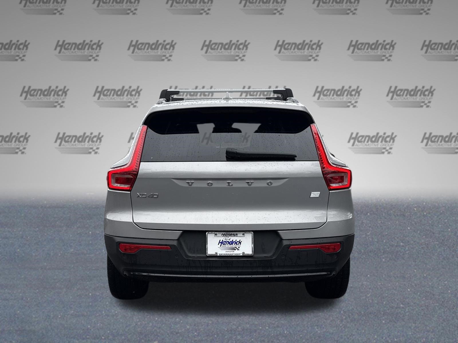 Used 2023 Volvo XC40 Recharge Core image 8