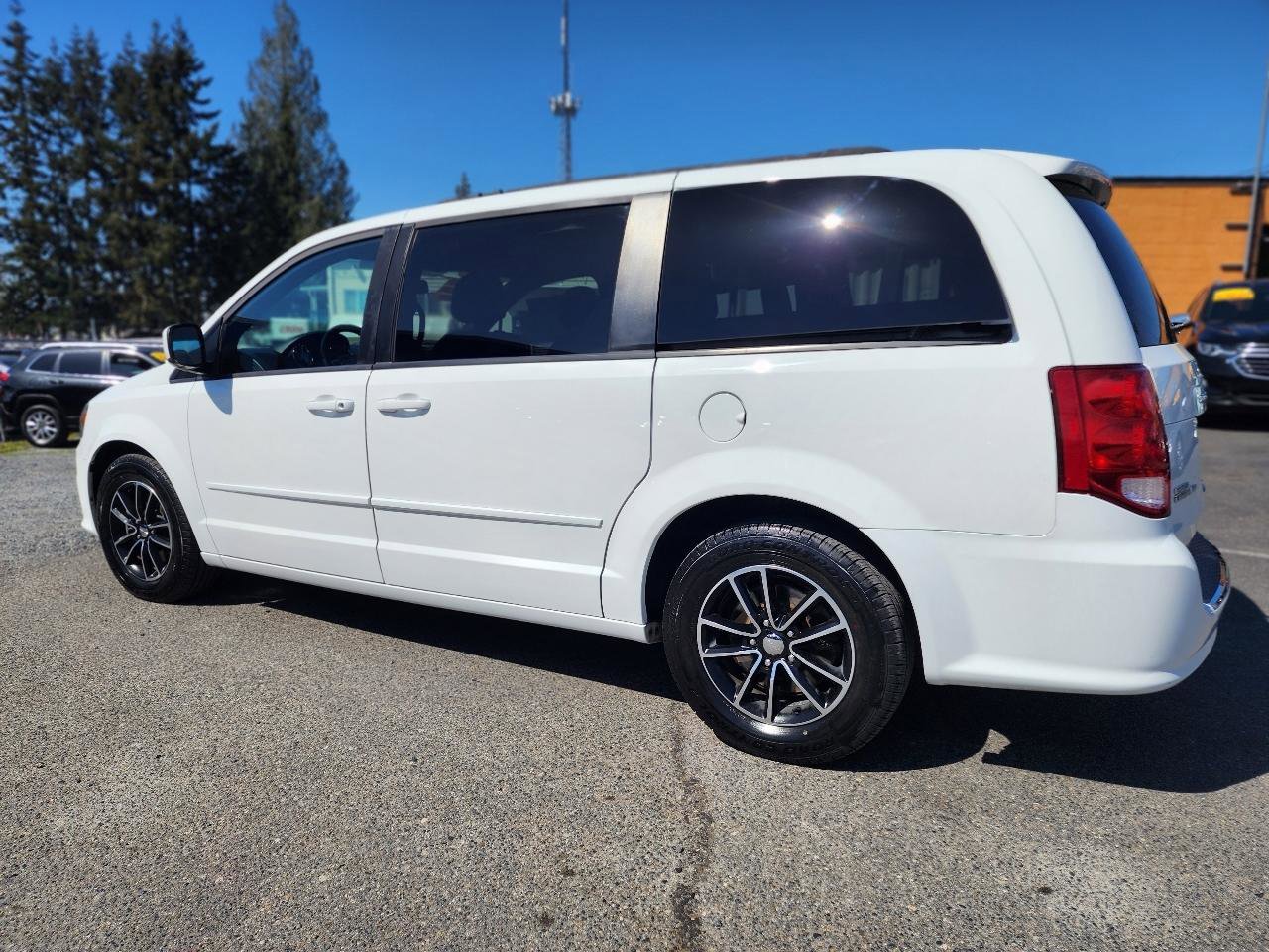 Used 2017 Dodge Grand Caravan GT FWD image 8