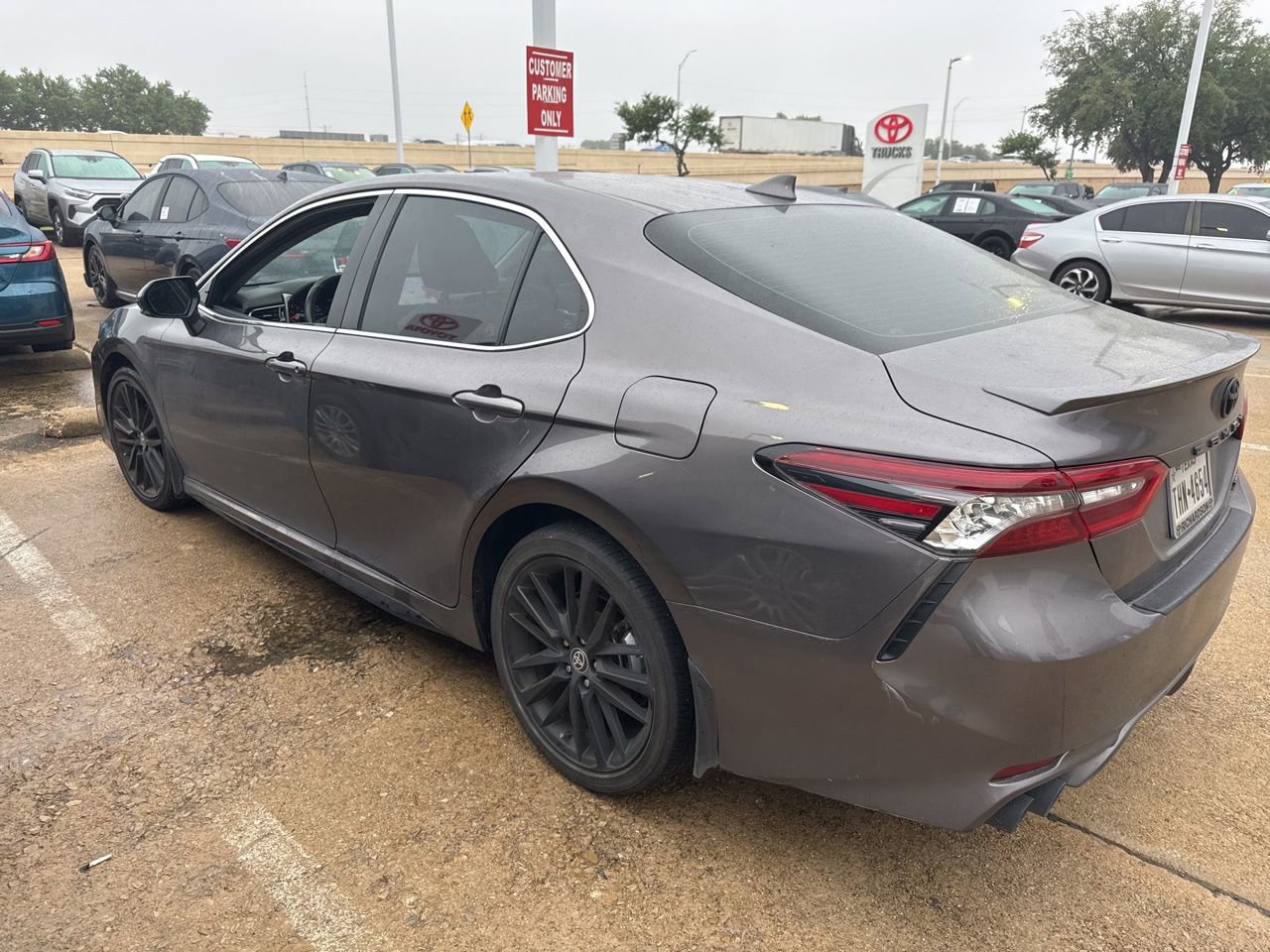 Used 2023 Toyota Camry XSE FWD image 5