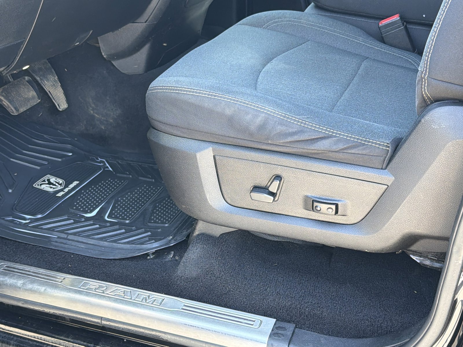 Used 2022 RAM 1500 Classic Warlock w/ Electronics Group AWD/4WD image 15