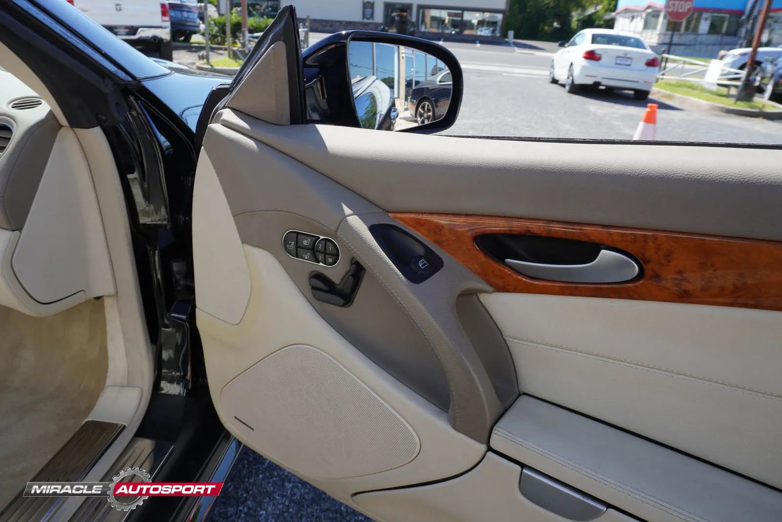 Used 2009 Mercedes-Benz SL 550 w/ Premium I Pkg image 11