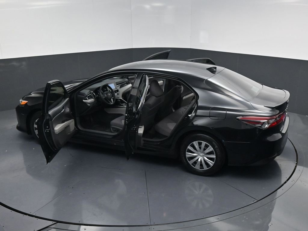 Used 2022 Toyota Camry LE image 25
