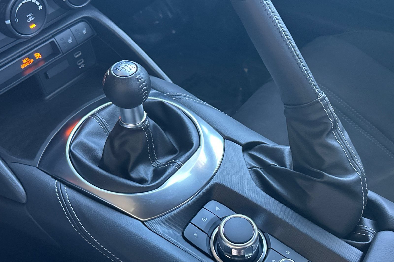 New 2026 MAZDA MX-5 Miata Club w/ Weather Package RWD image 16