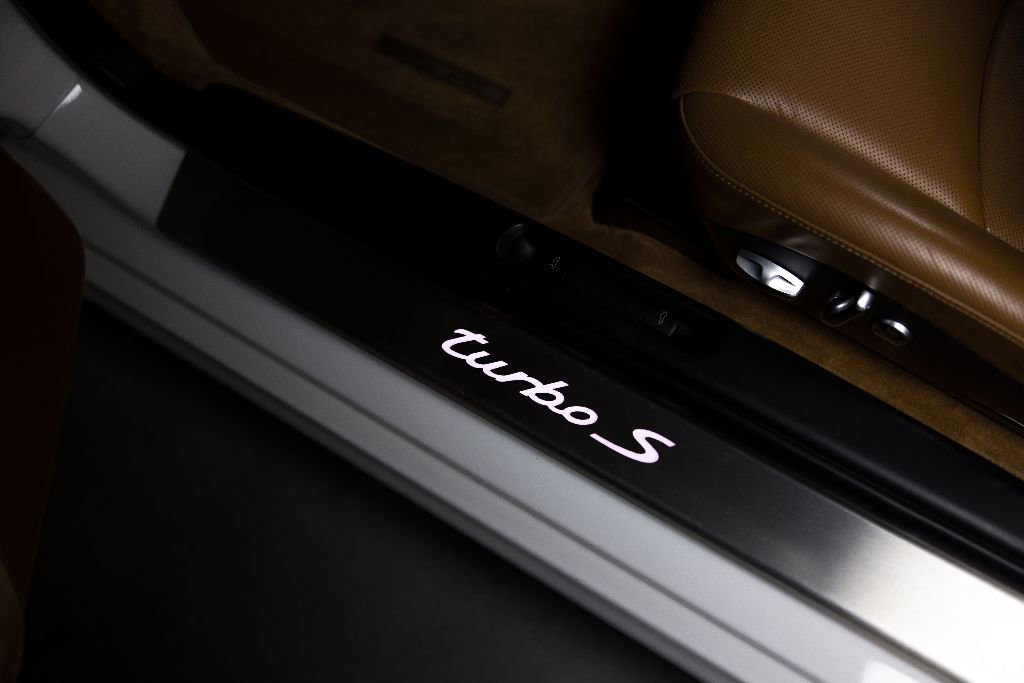 Used 2011 Porsche 911 Turbo S image 12