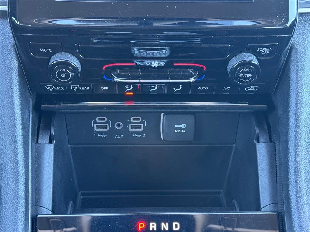 Used 2024 Jeep Grand Cherokee Laredo image 16