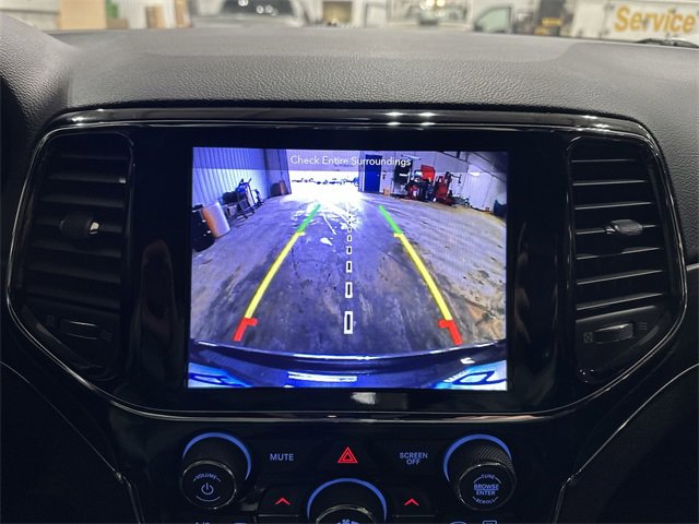 Used 2019 Jeep Grand Cherokee Limited w/ Luxury Group II image 28