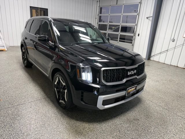 Used 2023 Kia Telluride EX w/ EX Captain's Chair Package AWD/4WD image 31