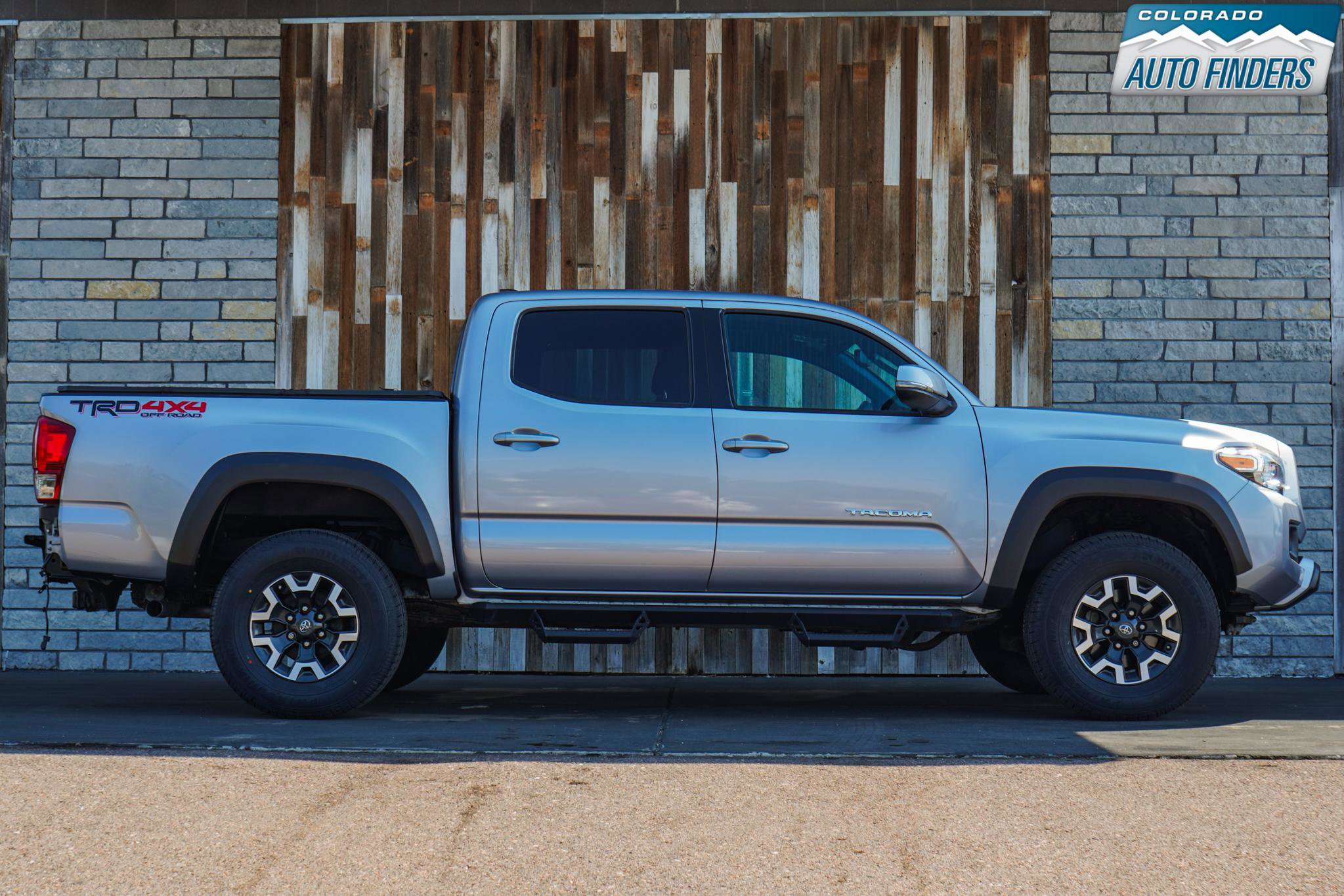 Used 2017 Toyota Tacoma TRD Off-Road AWD/4WD image 7
