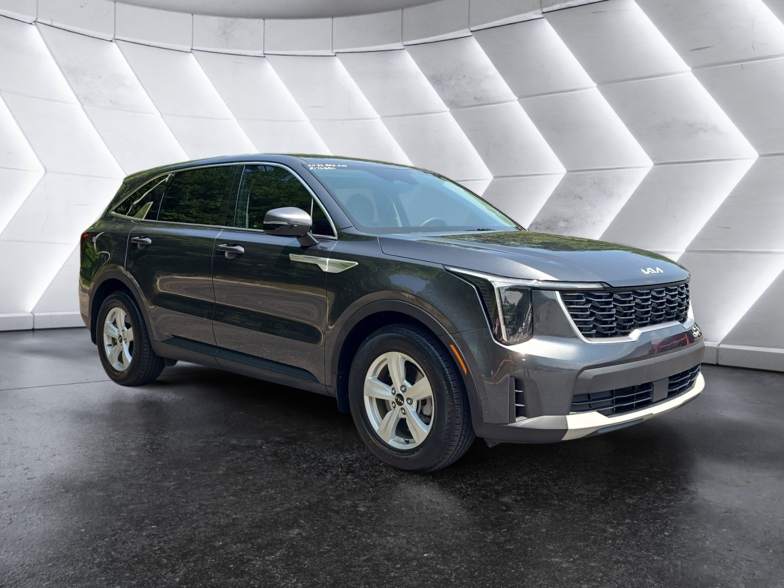 Used 2024 Kia Sorento 2WD LX image 7