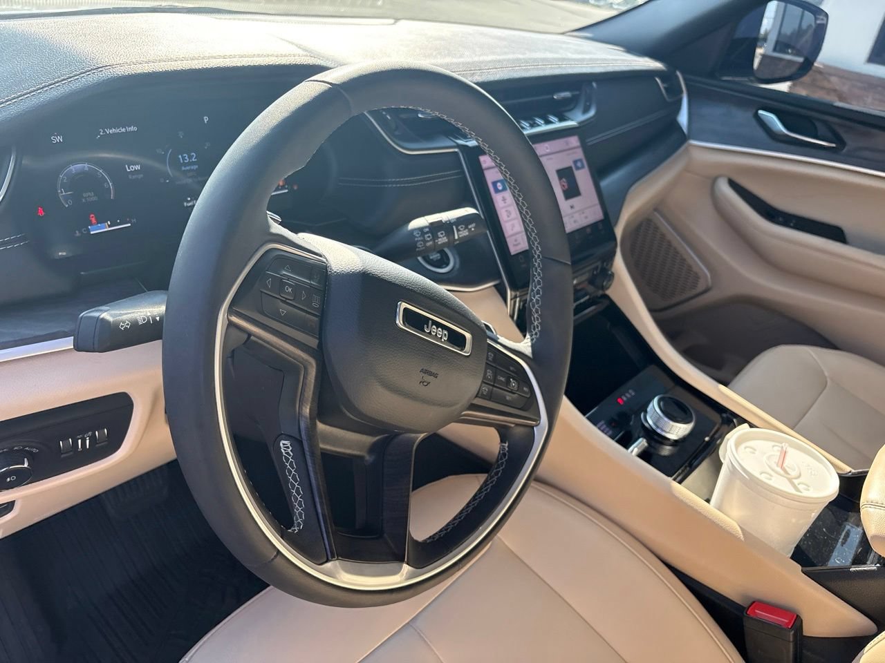 Used 2023 Jeep Grand Cherokee Limited AWD/4WD image 4