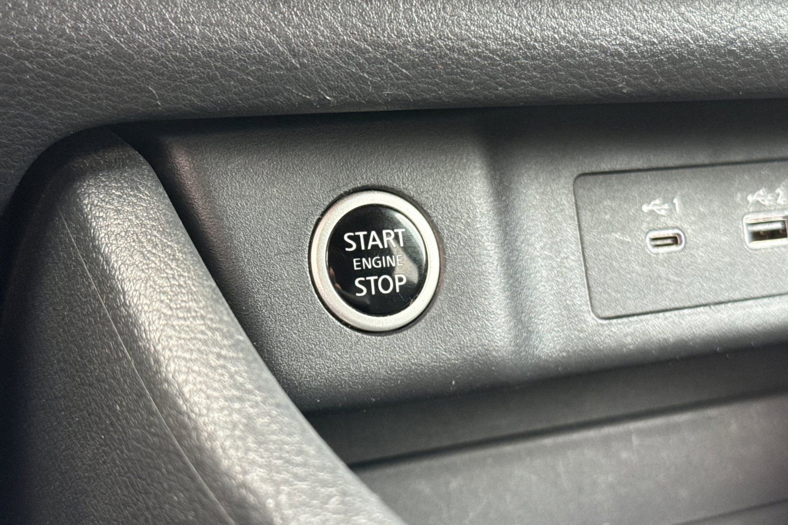 Used 2023 Nissan Rogue S image 22