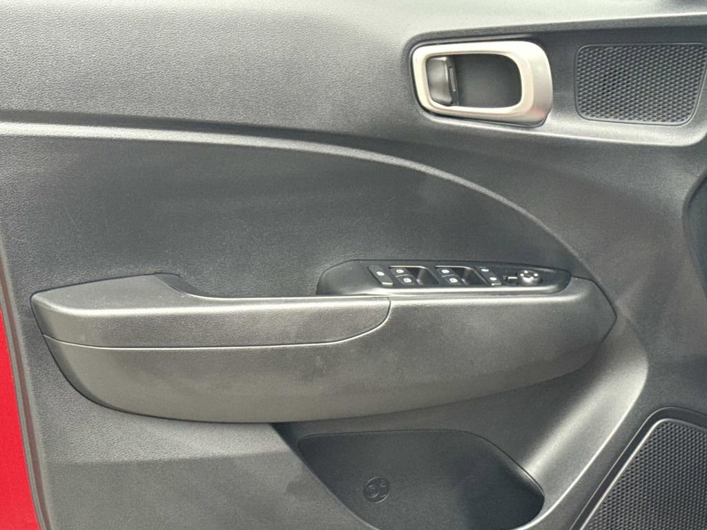 Used 2026 Hyundai Venue SEL FWD image 16