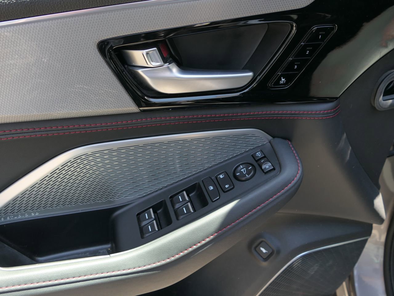 Used 2022 Acura MDX A-Spec AWD/4WD image 12