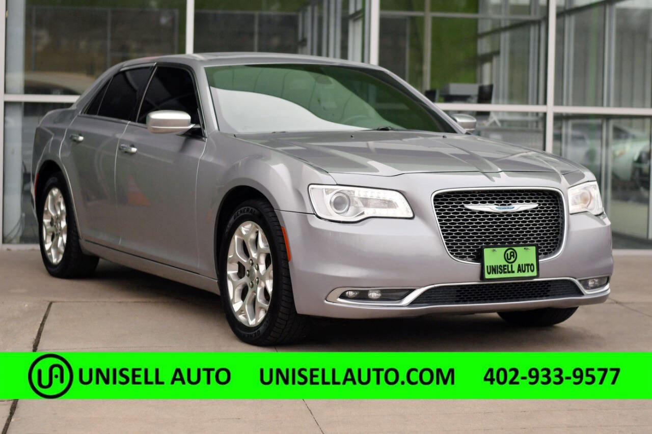 Used 2017 Chrysler 300 C Platinum image 1