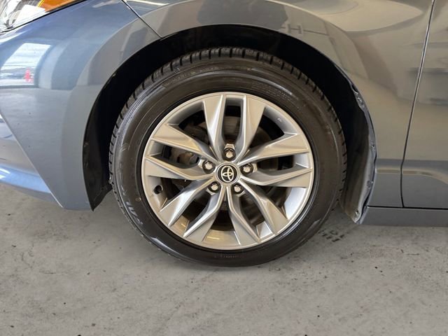 Used 2022 Toyota Avalon XLE w/ Moonroof Package image 15