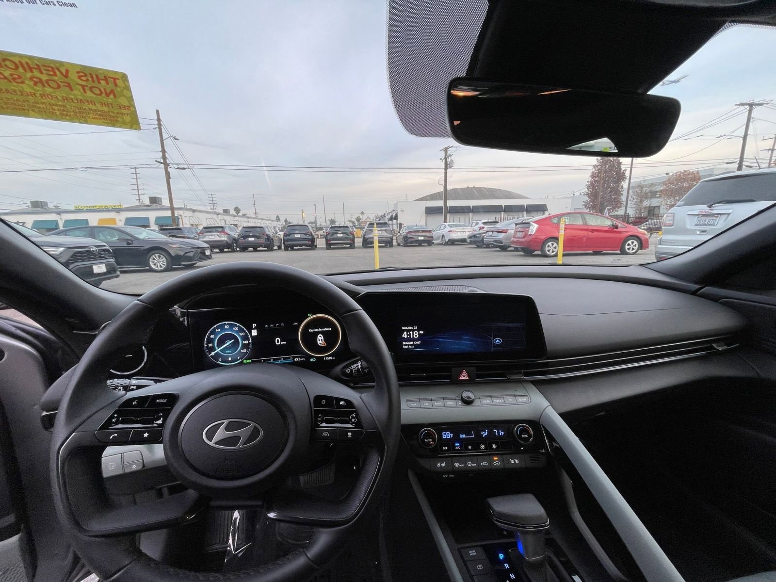 Used 2025 Hyundai Elantra Limited image 33