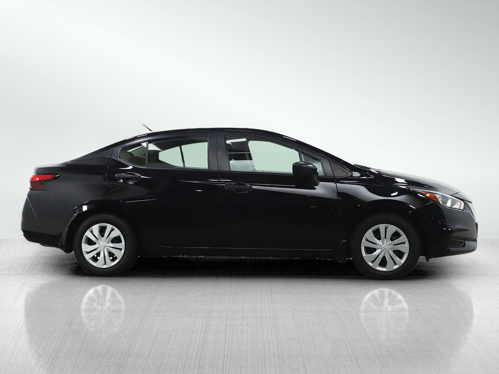 Used 2021 Nissan Versa S image 6