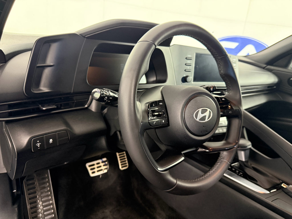 Used 2025 Hyundai Elantra Sport image 14