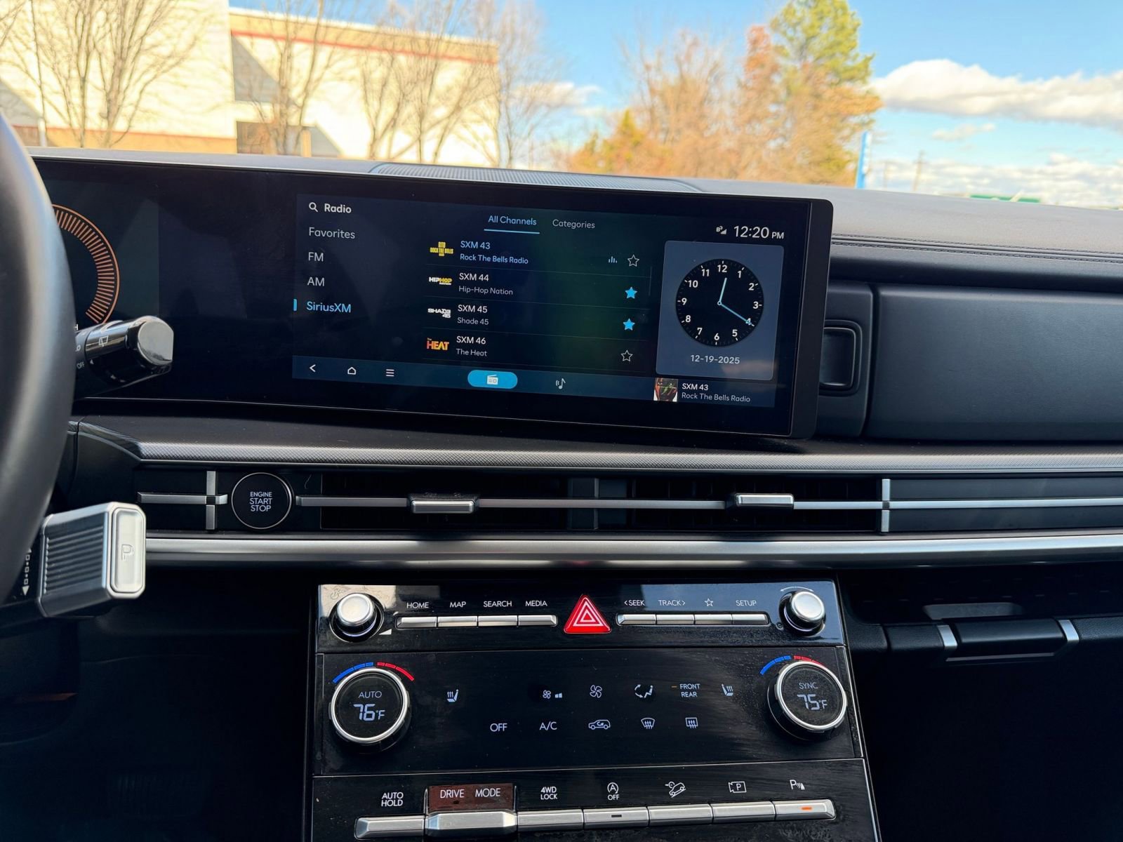 Used 2025 Hyundai Santa Fe SEL image 18