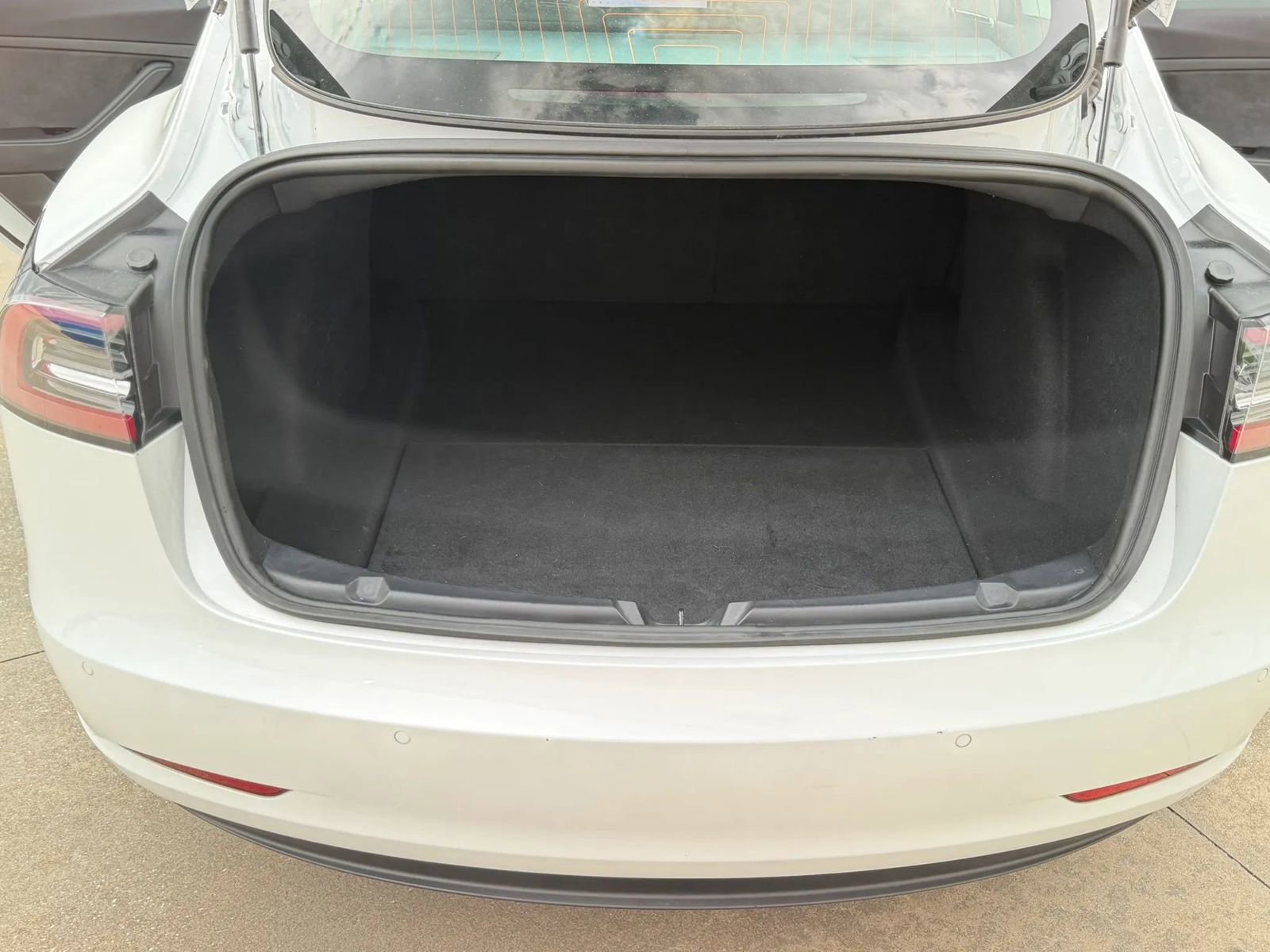Used 2020 Tesla Model 3 Standard Range RWD image 31