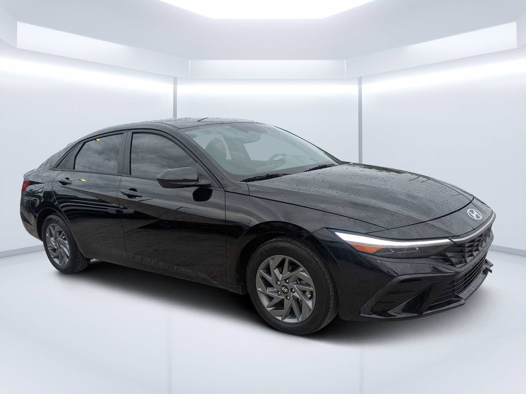 Used 2024 Hyundai Elantra SEL FWD image 1