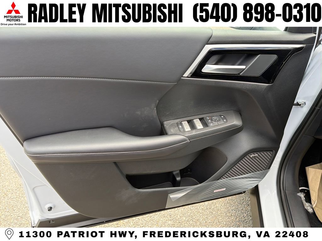 New 2026 Mitsubishi Outlander SE image 4