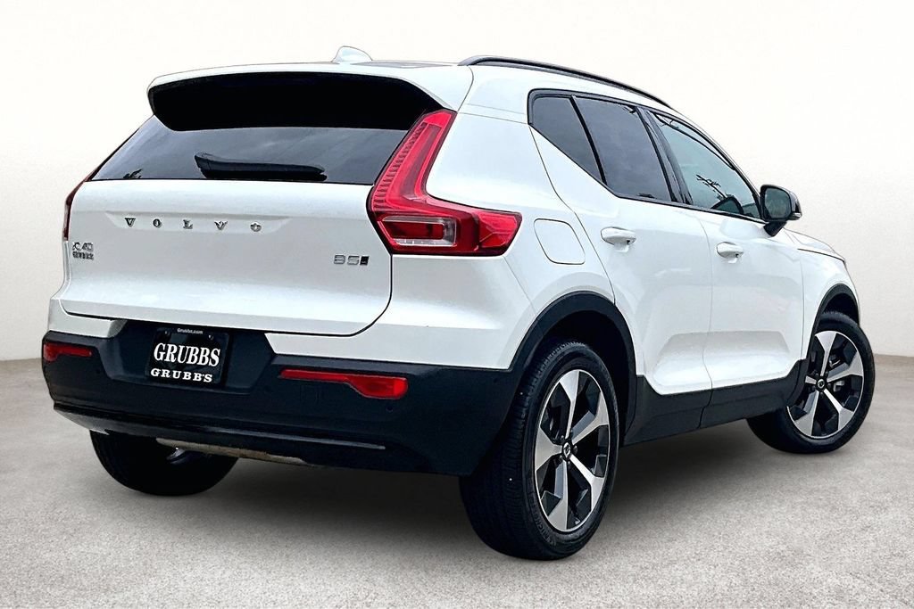 Certified 2026 Volvo XC40 B5 Plus AWD/4WD image 2