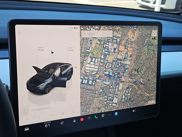Used 2025 Tesla Model Y Long Range AWD/4WD image 18
