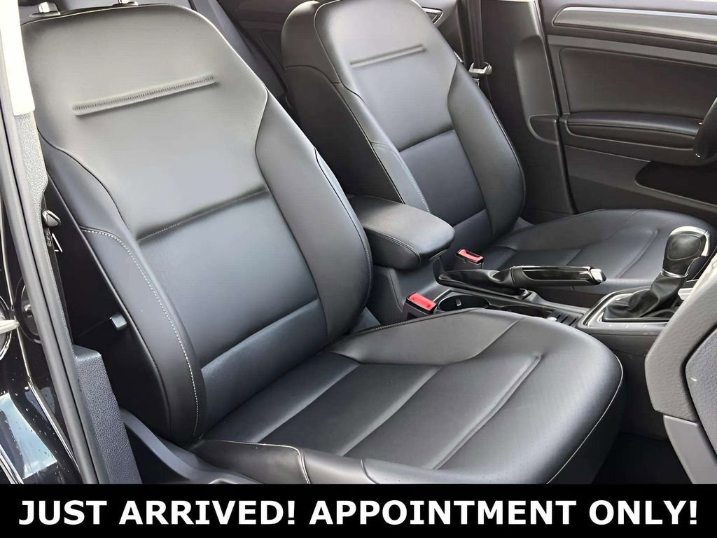 Used 2018 Volkswagen Golf SE image 13