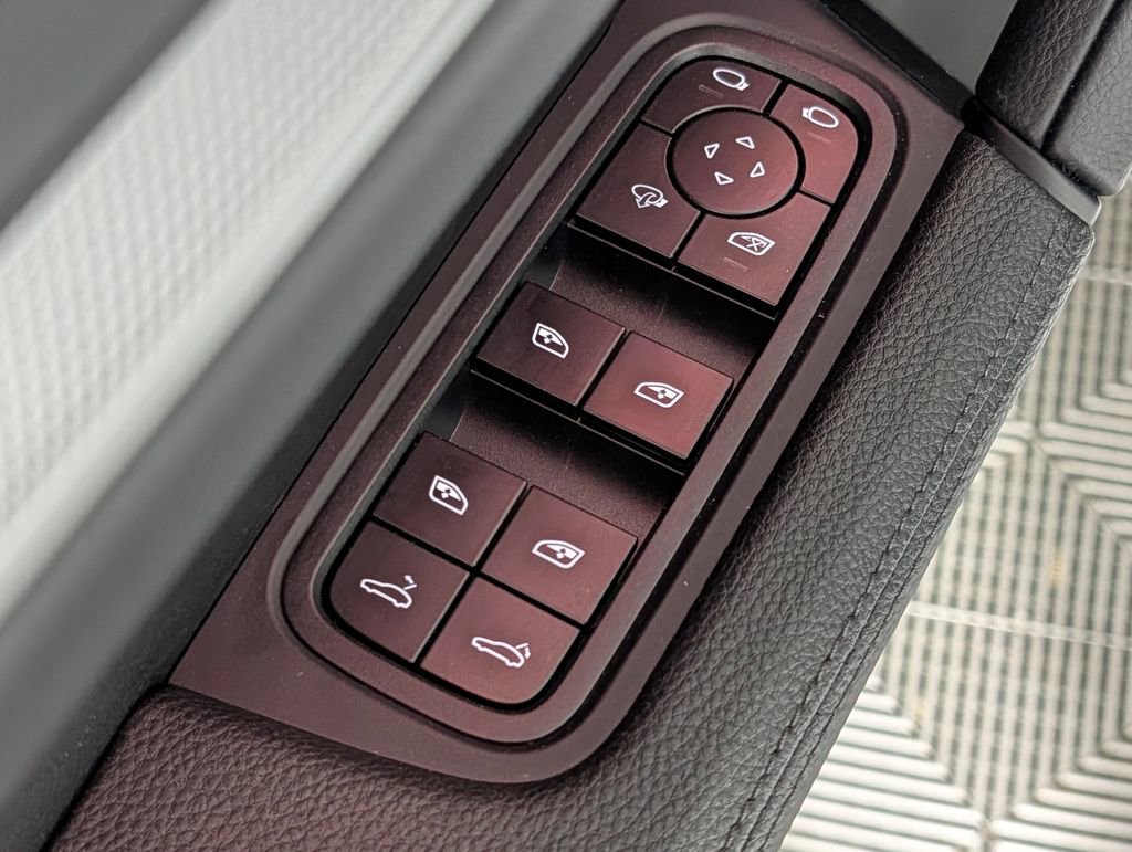 Certified 2025 Porsche Cayenne Coupe image 27