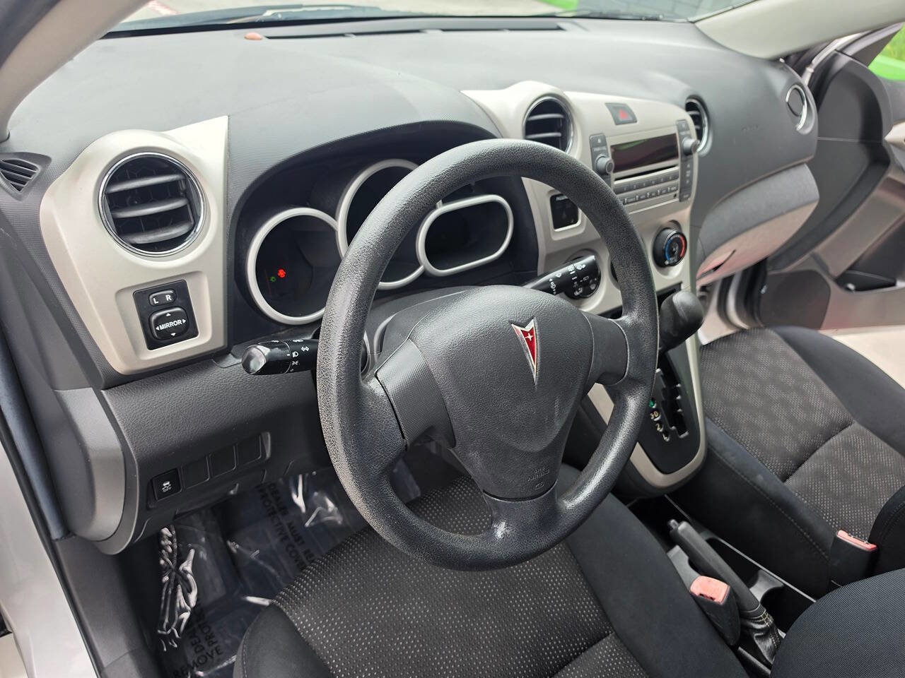 Used 2009 Pontiac Vibe w/ Preferred Package FWD image 33