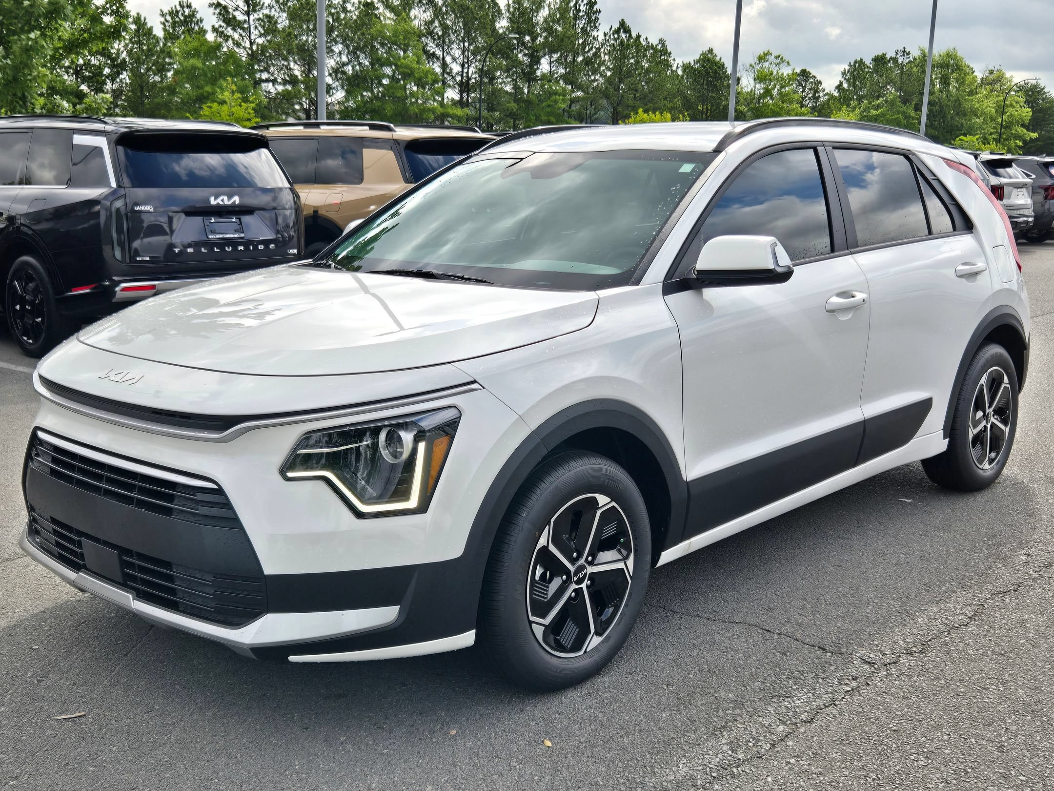 New 2026 Kia Niro EX FWD image 3