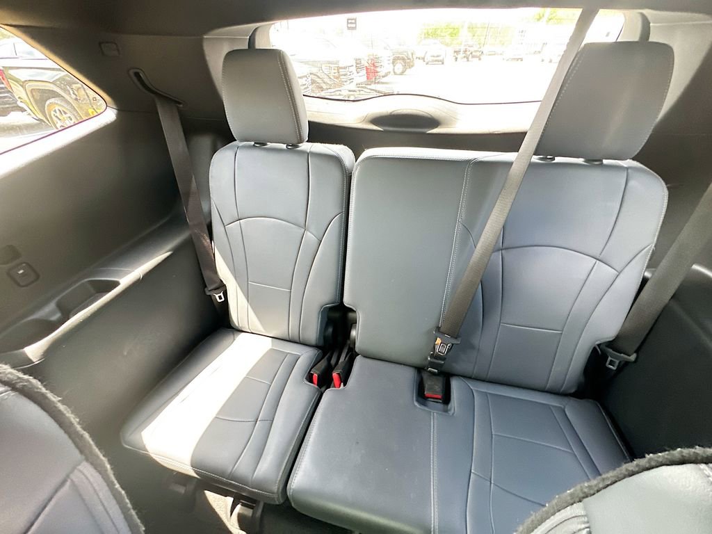 Used 2023 Buick Enclave Essence w/ Sport Touring Edition AWD/4WD image 28