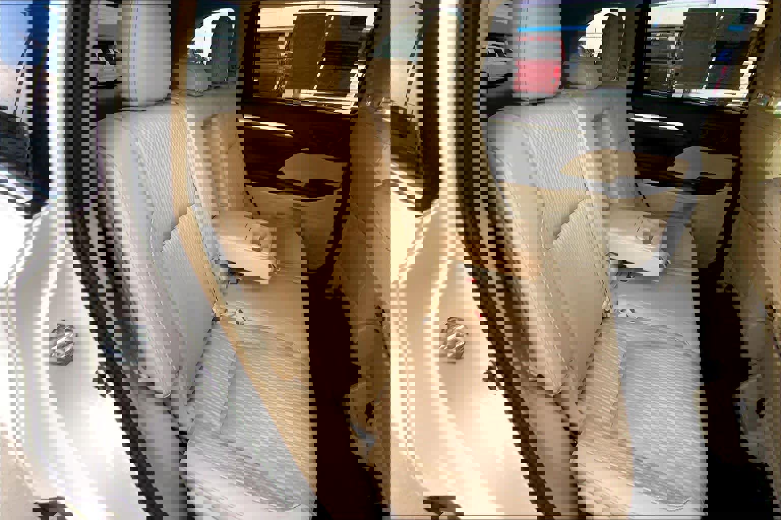 Used 2015 Toyota Highlander LE image 18