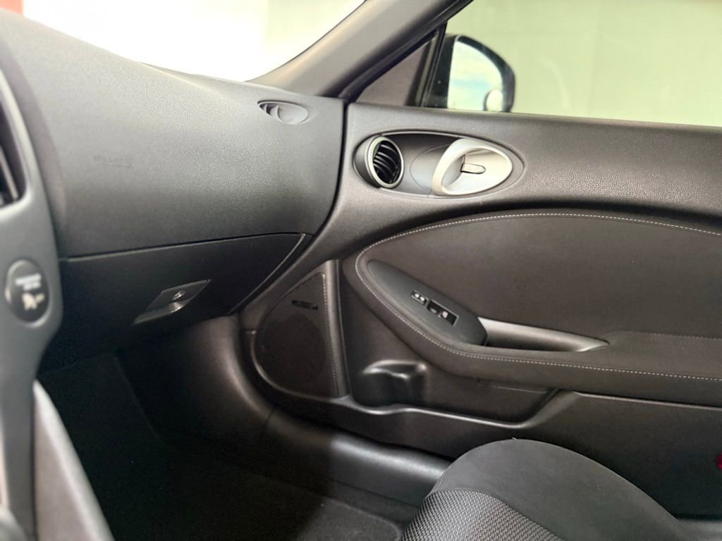 Used 2017 Nissan 370Z w/ Sport Package image 35