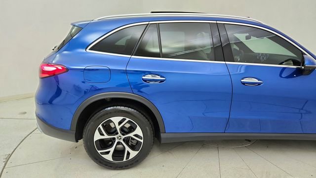 Used 2025 Mercedes-Benz GLC 350e 4MATIC image 12
