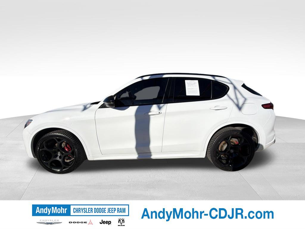 Used 2023 Alfa Romeo Stelvio Veloce AWD/4WD image 4