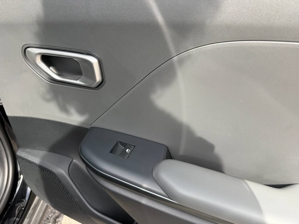 Used 2025 Kia K4 FWD image 33