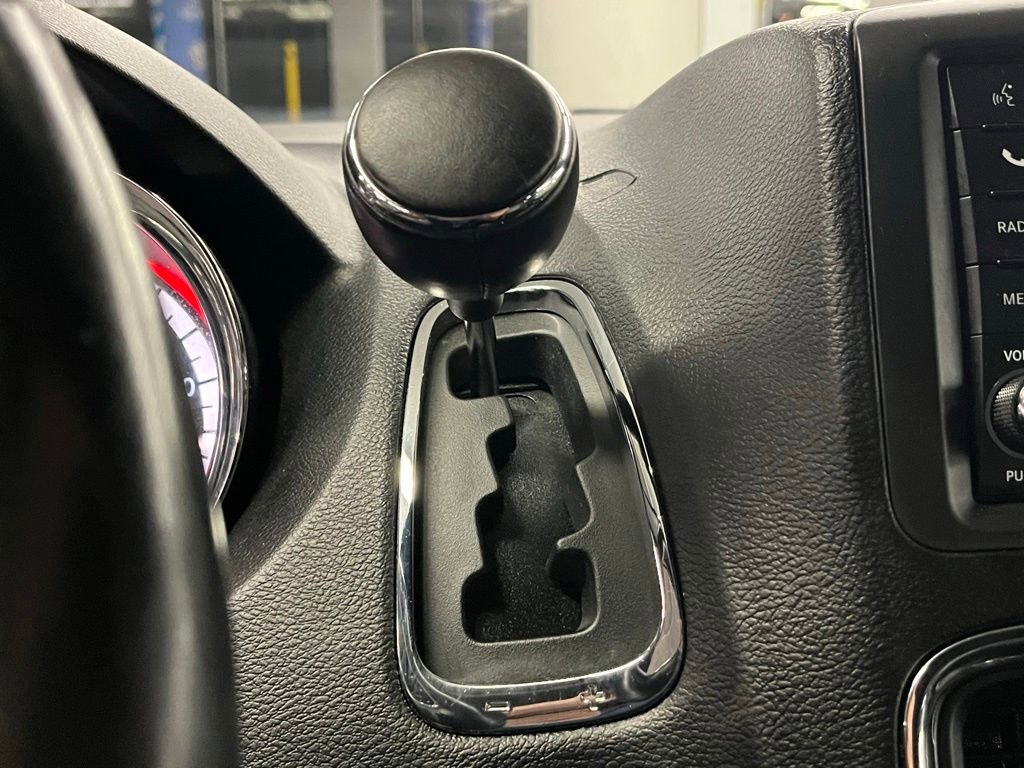 Used 2017 Dodge Grand Caravan SXT w/ Driver Convenience Group FWD image 12