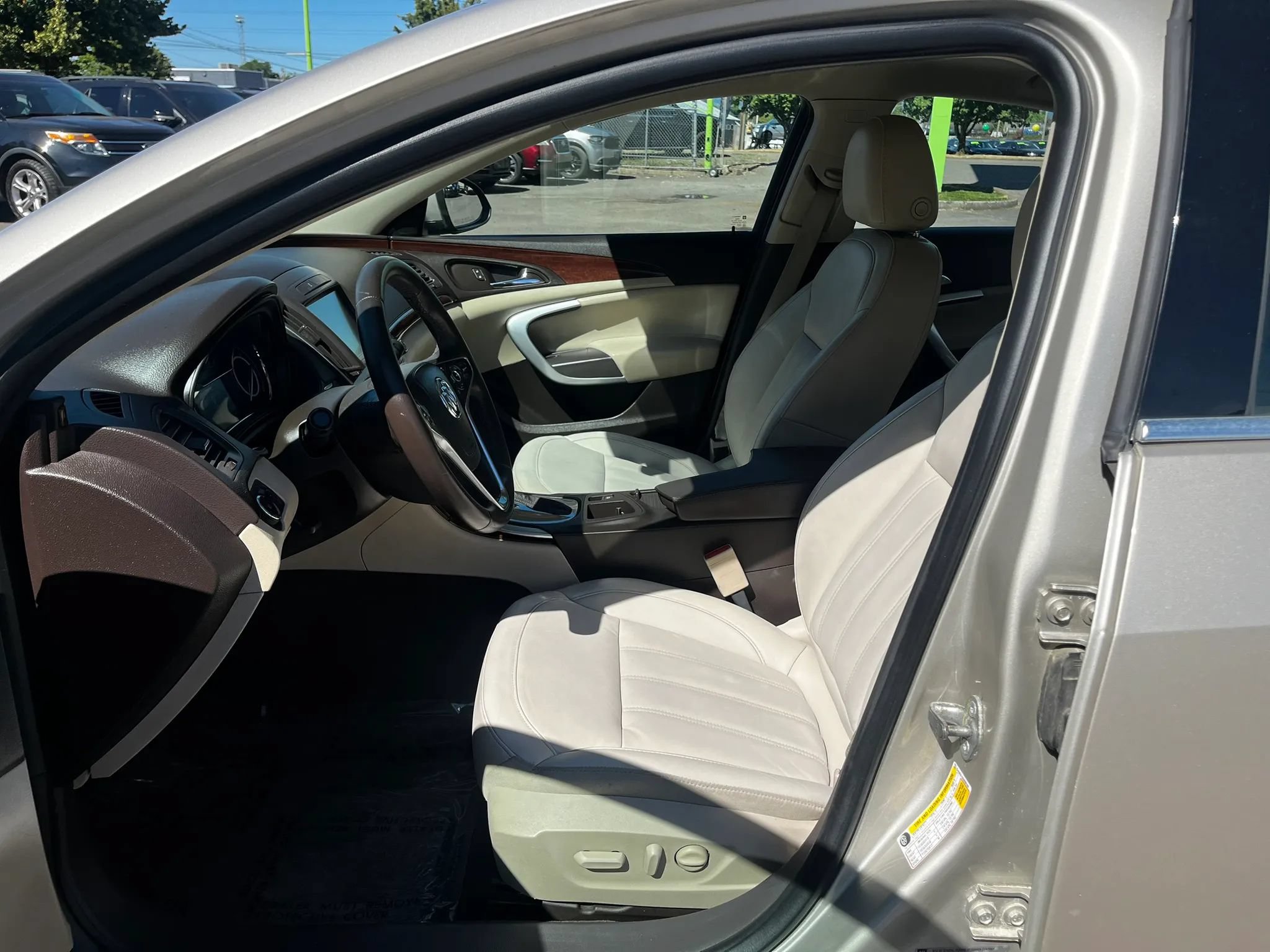 Used 2016 Buick Regal FWD image 9