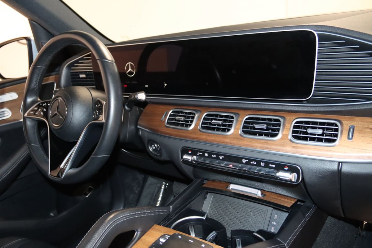 Used 2025 Mercedes-Benz GLE 350 4MATIC w/ Winter Package image 69
