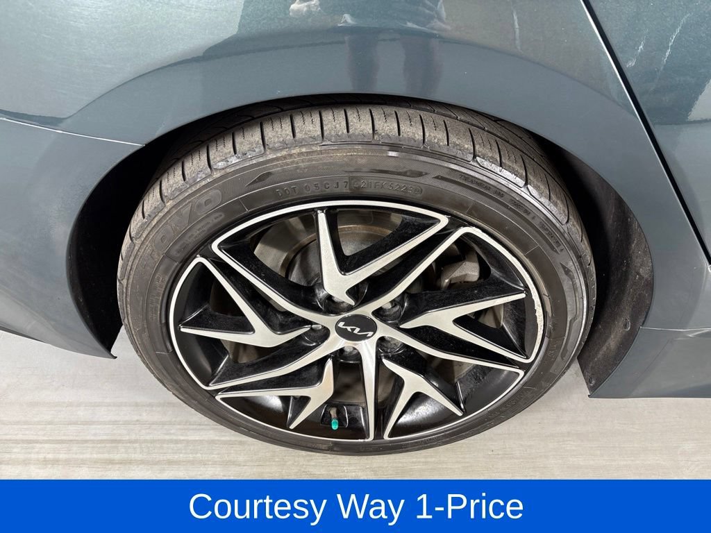 Used 2023 Kia Stinger GT-Line w/ Sun & Sound Package RWD image 13