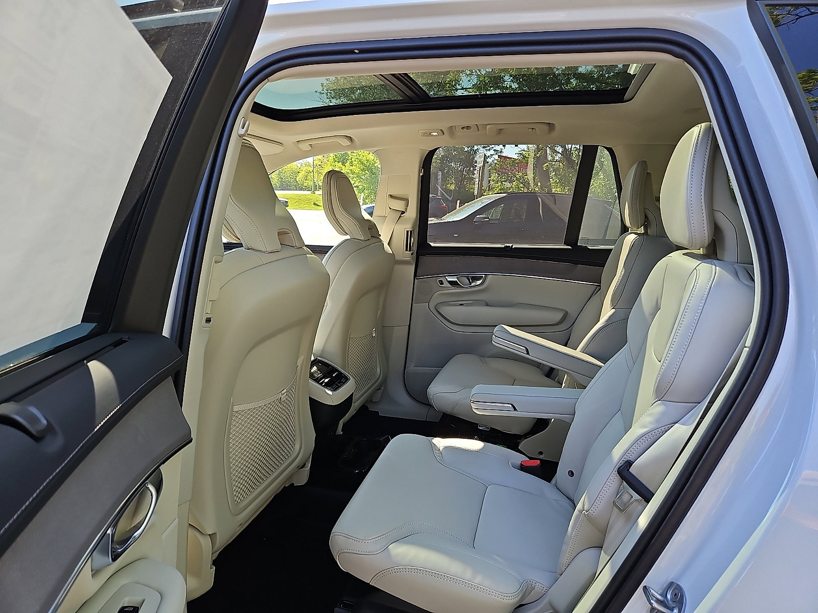 New 2026 Volvo XC90 B6 Ultra w/ Protection Package Premier AWD/4WD image 8
