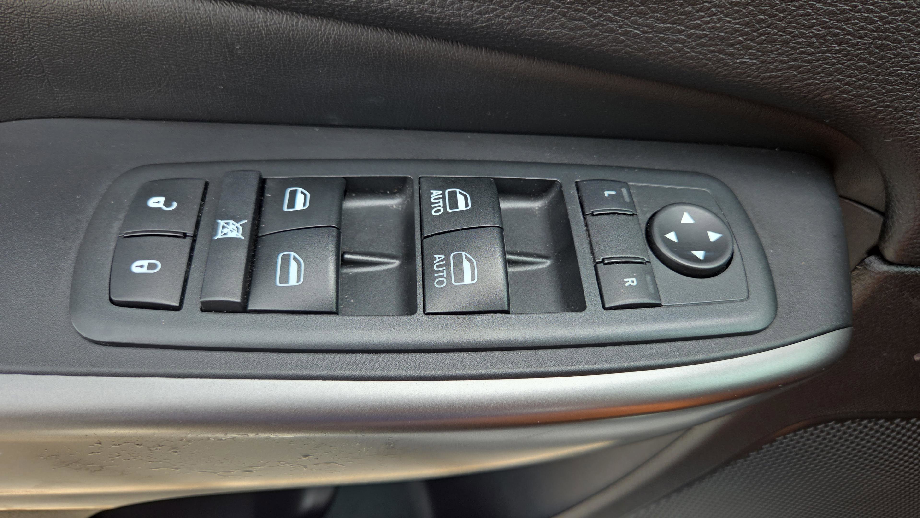 Used 2020 Jeep Cherokee Limited FWD image 33