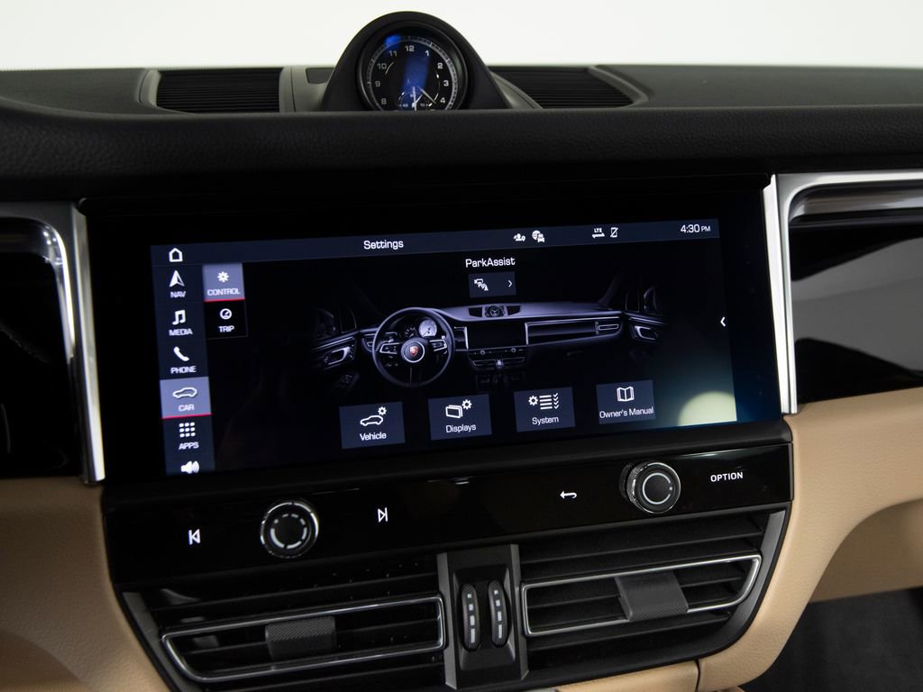 Certified 2025 Porsche Macan image 24