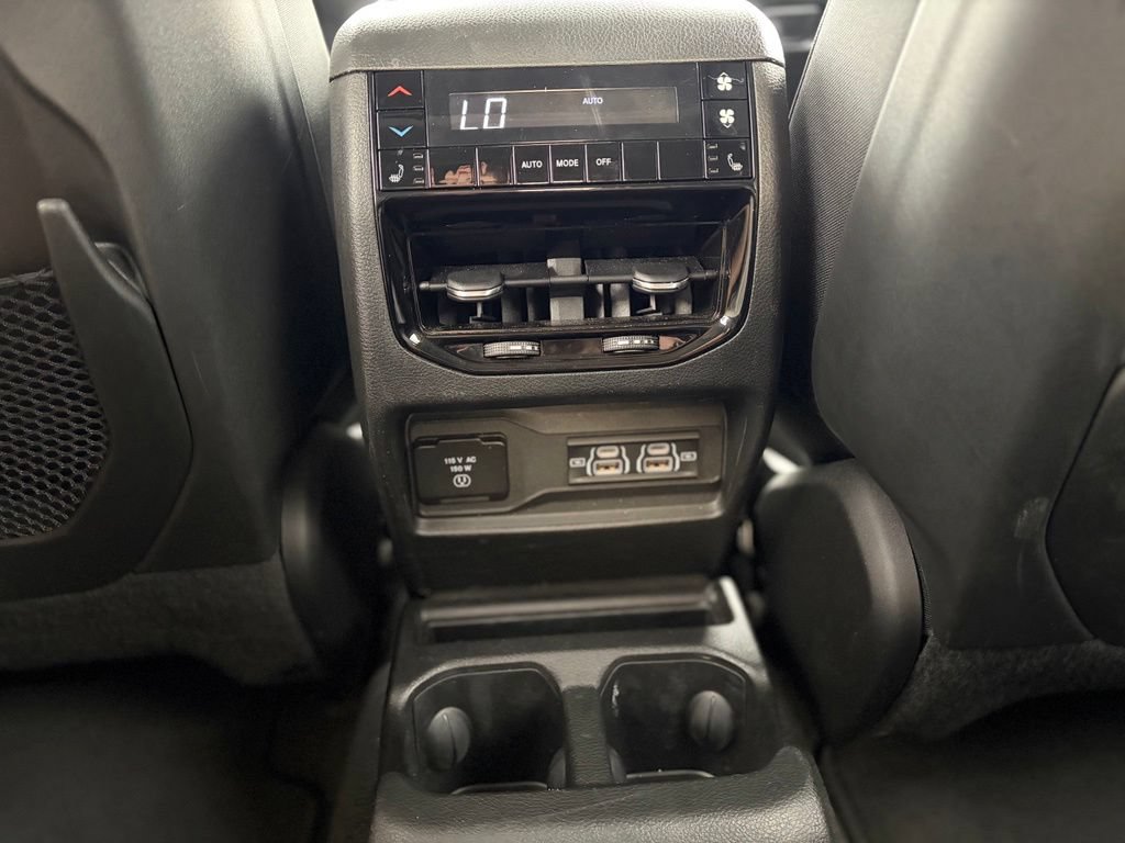 Used 2023 Jeep Grand Cherokee L Limited AWD/4WD image 18